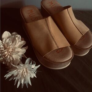 Musse & Cloud Brown Platform Sandals